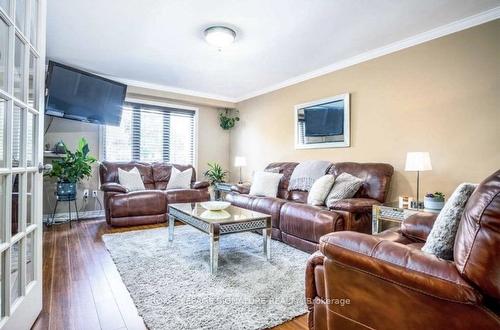 48 South St, Thorold, ON - Indoor Photo Showing Living Room