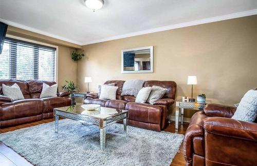 48 South St, Thorold, ON - Indoor Photo Showing Living Room