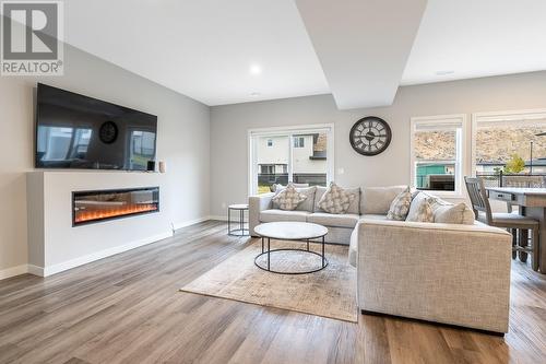 2683 Ord Road Unit# 170, Kamloops, BC - Indoor Photo Showing Living Room With Fireplace