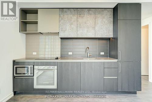 2606 - 7890 Jane Street, Vaughan, ON - Indoor Photo Showing Kitchen