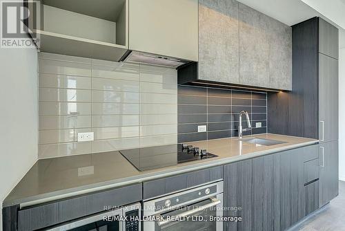 2606 - 7890 Jane Street, Vaughan, ON - Indoor Photo Showing Kitchen