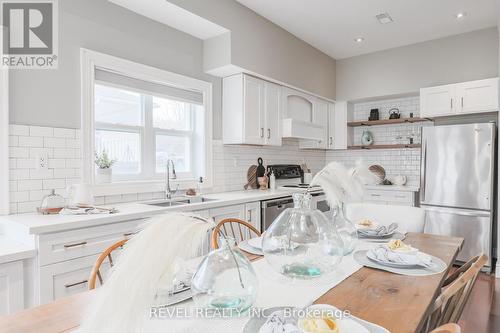 19 Aldred Drive, Scugog (Port Perry), ON - Indoor Photo Showing Kitchen With Double Sink