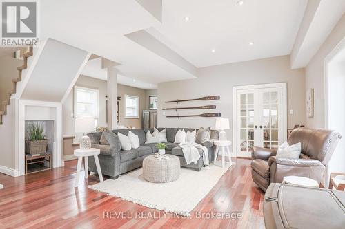 19 Aldred Drive, Scugog (Port Perry), ON - Indoor Photo Showing Living Room