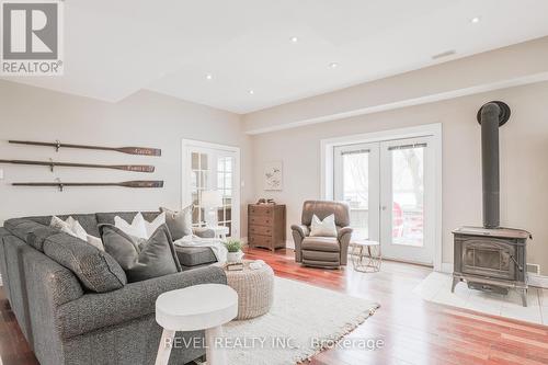 19 Aldred Drive, Scugog (Port Perry), ON - Indoor Photo Showing Living Room