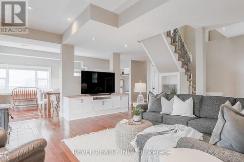 19 Aldred Drive, Scugog (Port Perry), ON - Indoor Photo Showing Living Room