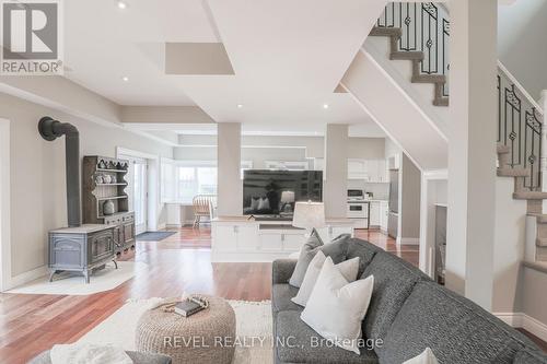 19 Aldred Drive, Scugog (Port Perry), ON - Indoor Photo Showing Living Room