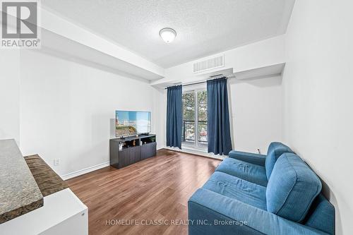 203 - 570 Lolita Gardens, Mississauga, ON - Indoor Photo Showing Living Room