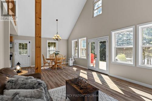 1150 Whites Road, Muskoka Lakes, ON - Indoor Photo Showing Living Room