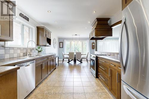 19 Trafalgar Road, Erin, ON - Indoor Photo Showing Kitchen With Upgraded Kitchen