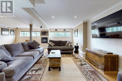 19 Trafalgar Road, Erin, ON - Indoor Photo Showing Living Room