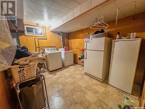 1115 Asquith Drive, Esterhazy, SK - Indoor Photo Showing Laundry Room