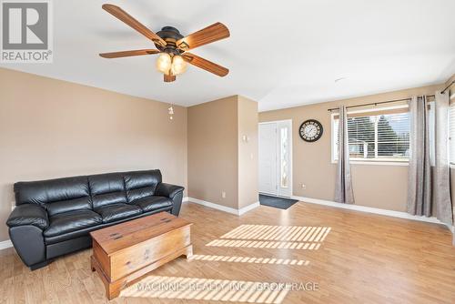 4323 E.R Orser Drive, South Frontenac (Frontenac South), ON - Indoor Photo Showing Living Room