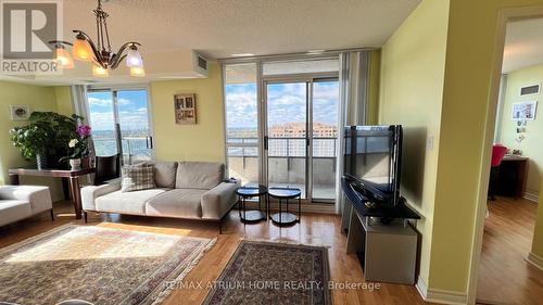 3310 - 18 Spring Garden Avenue, Toronto, ON - Indoor Photo Showing Living Room