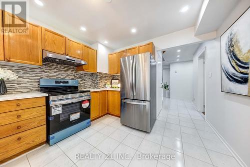 130 Morningview Trail, Toronto, ON - Indoor Photo Showing Kitchen