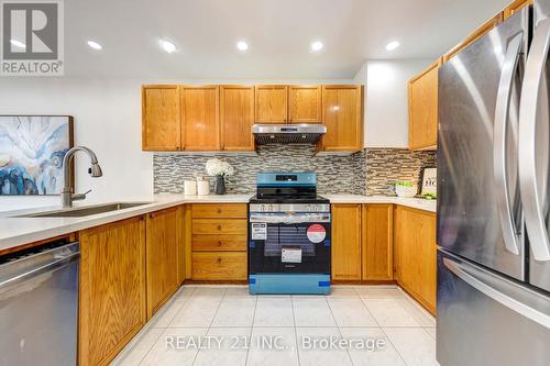 130 Morningview Trail, Toronto, ON - Indoor Photo Showing Kitchen