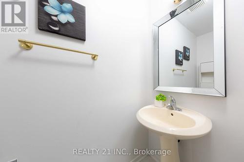 130 Morningview Trail, Toronto, ON - Indoor Photo Showing Bathroom