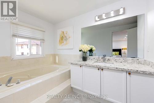 130 Morningview Trail, Toronto, ON - Indoor Photo Showing Bathroom