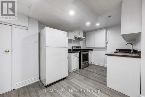 130 Morningview Trail, Toronto, ON - Indoor Photo Showing Kitchen