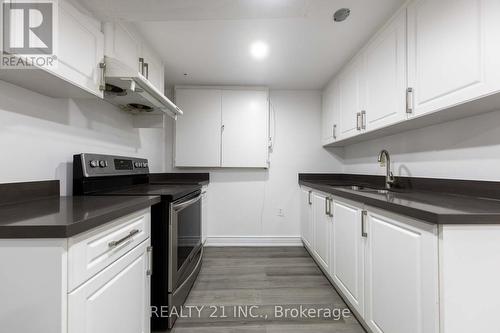 130 Morningview Trail, Toronto, ON - Indoor Photo Showing Kitchen