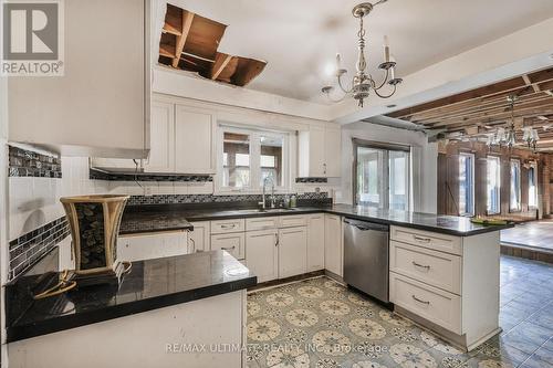 1010 Ritson Road N, Oshawa, ON - Indoor Photo Showing Kitchen