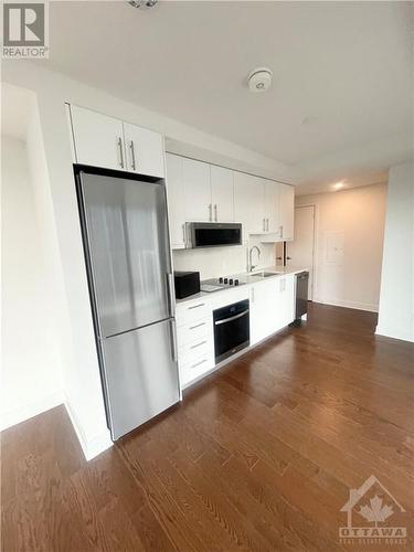 180 George Street Unit#1502, Ottawa, ON - Indoor Photo Showing Kitchen