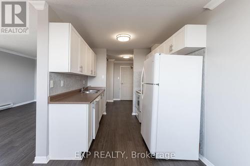 707 - 76 Base Line Road W, London, ON - Indoor Photo Showing Kitchen