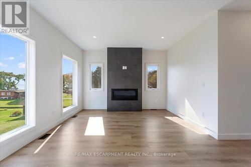 11435 Morgans Point Road, Wainfleet, ON - Indoor Photo Showing Living Room