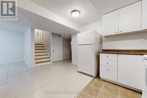 176 Adventure Crescent, Vaughan, ON - Indoor Photo Showing Kitchen