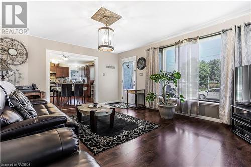 265 Elizabeth Street W, Durham, ON - Indoor Photo Showing Living Room