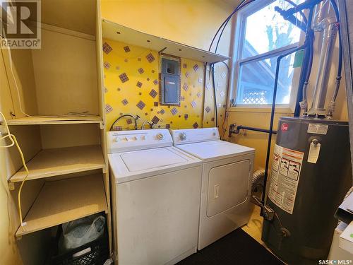 220 10Th Street, Weyburn, SK - Indoor Photo Showing Laundry Room