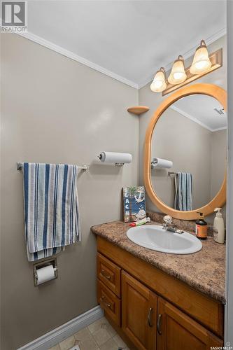 928 Sanderson Crescent, Prince Albert, SK - Indoor Photo Showing Bathroom