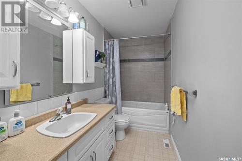 928 Sanderson Crescent, Prince Albert, SK - Indoor Photo Showing Bathroom