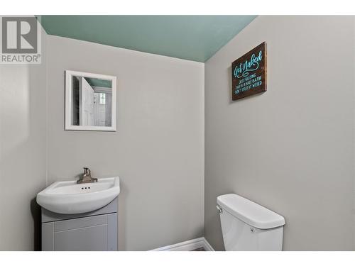 5951 71 Avenue Ne, Salmon Arm, BC - Indoor Photo Showing Bathroom