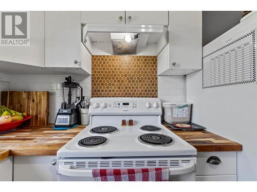 5951 71 Avenue Ne, Salmon Arm, BC - Indoor Photo Showing Kitchen