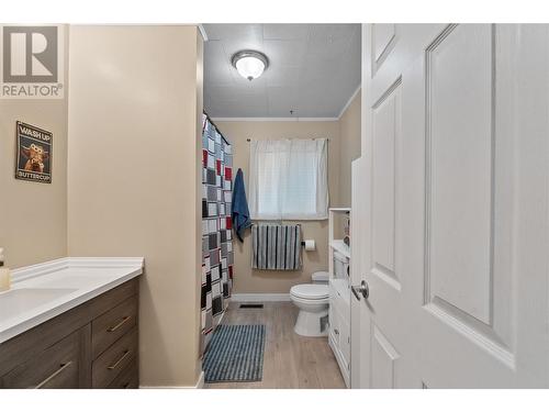 5951 71 Avenue Ne, Salmon Arm, BC - Indoor Photo Showing Bathroom