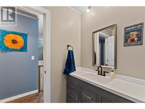 5951 71 Avenue Ne, Salmon Arm, BC - Indoor Photo Showing Bathroom