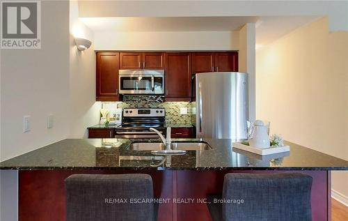 302 - 8 Brandy Lane Drive, Collingwood, ON - Indoor Photo Showing Kitchen With Double Sink With Upgraded Kitchen