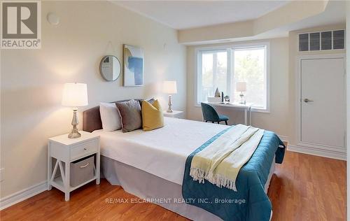 302 - 8 Brandy Lane Drive, Collingwood, ON - Indoor Photo Showing Bedroom