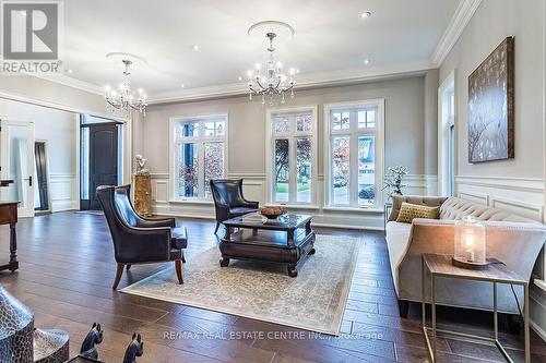 228 Tweedsdale Crescent, Oakville, ON - Indoor Photo Showing Living Room