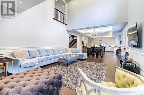 228 Tweedsdale Crescent, Oakville, ON - Indoor Photo Showing Living Room