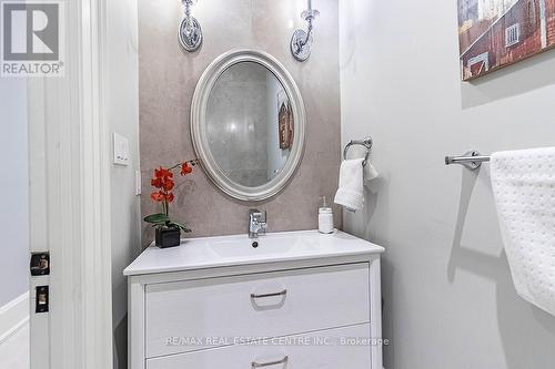 228 Tweedsdale Crescent, Oakville, ON - Indoor Photo Showing Bathroom