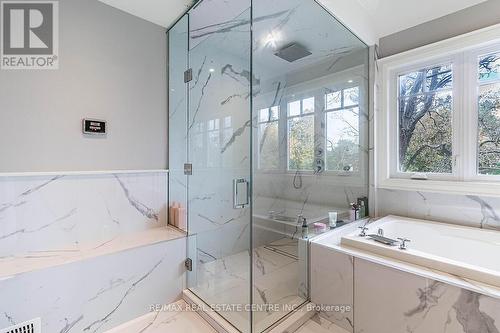 228 Tweedsdale Crescent, Oakville, ON - Indoor Photo Showing Bathroom