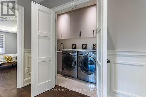 228 Tweedsdale Crescent, Oakville, ON - Indoor Photo Showing Laundry Room