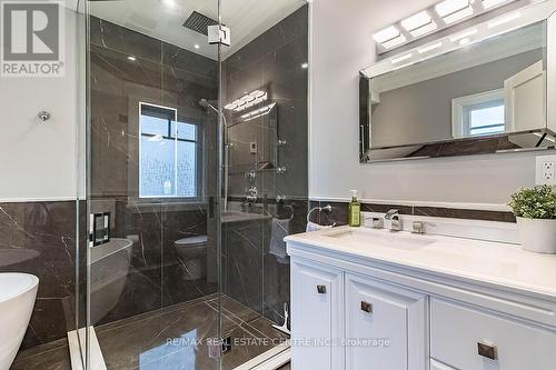 228 Tweedsdale Crescent, Oakville, ON - Indoor Photo Showing Bathroom