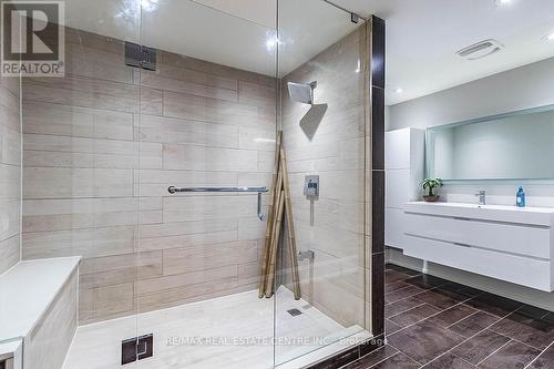 228 Tweedsdale Crescent, Oakville, ON - Indoor Photo Showing Bathroom