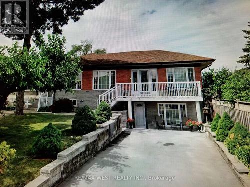 84 Denbigh Crescent, Toronto, ON - Outdoor