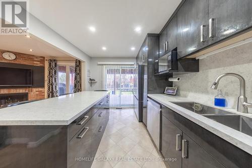 45 Hornchurch Crescent, Markham, ON - Indoor Photo Showing Kitchen With Double Sink With Upgraded Kitchen