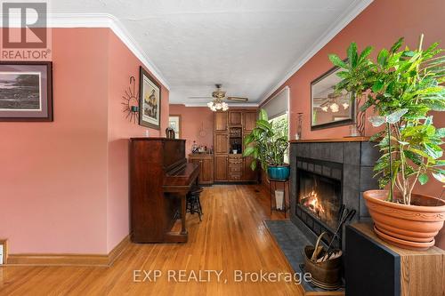 1332 Canvey Crescent S, Mississauga, ON - Indoor With Fireplace