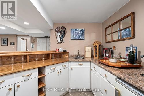 1332 Canvey Crescent S, Mississauga, ON - Indoor Photo Showing Kitchen