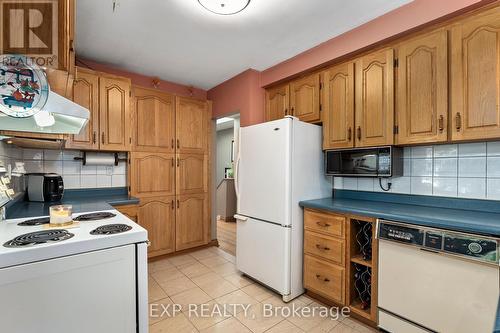 1332 Canvey Crescent S, Mississauga, ON - Indoor Photo Showing Kitchen